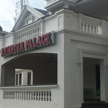 Armster Palace Уті Екстер'єр фото