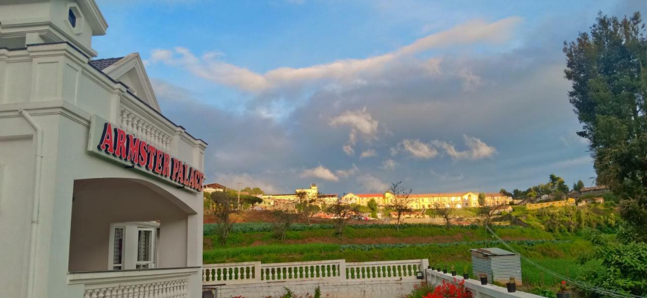 Armster Palace Уті Екстер'єр фото