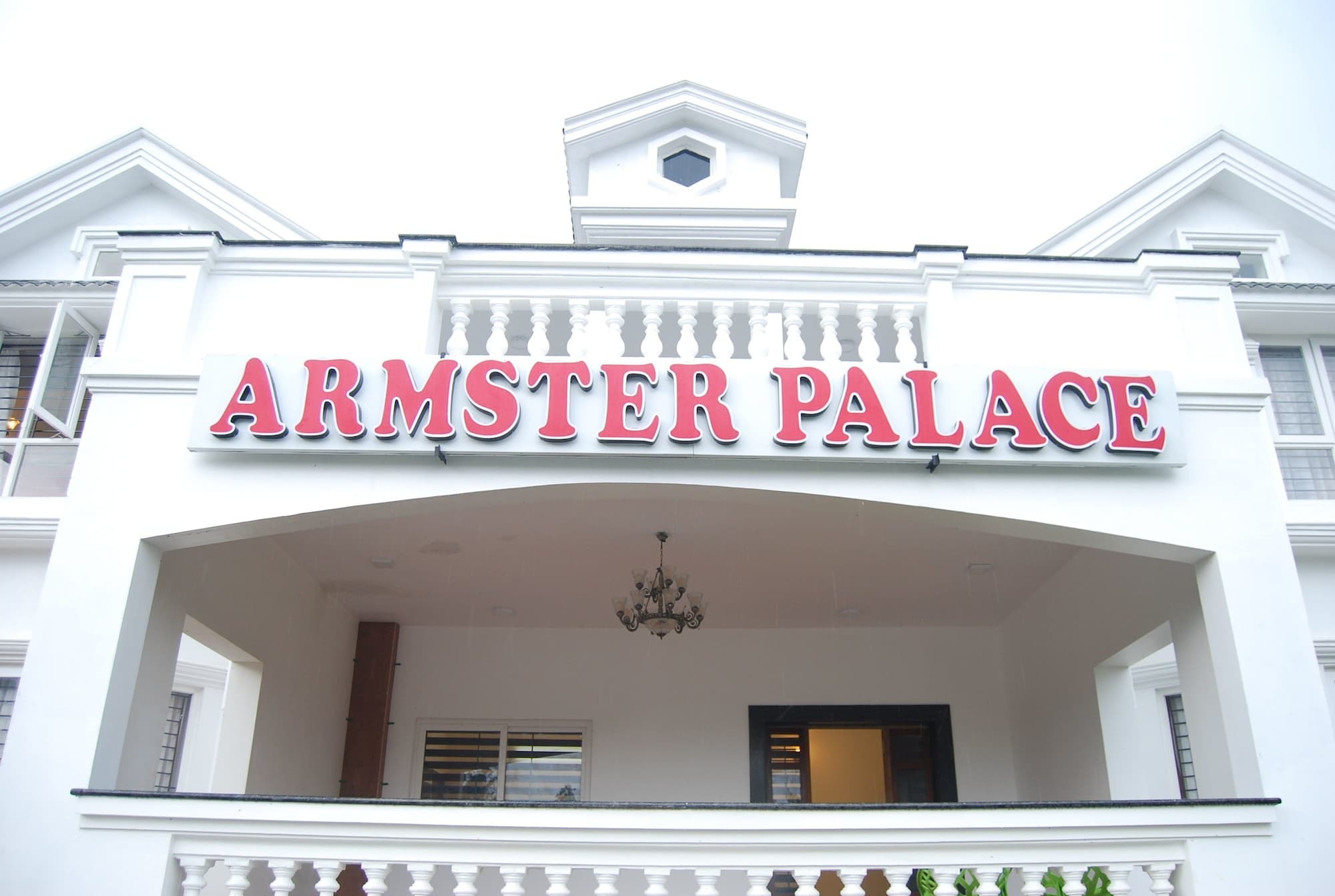 Armster Palace Уті Екстер'єр фото